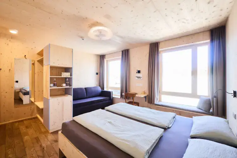 Gemütliches Zimmer in der Bio-Herberge des Biohotels Lindengut in Dipperz