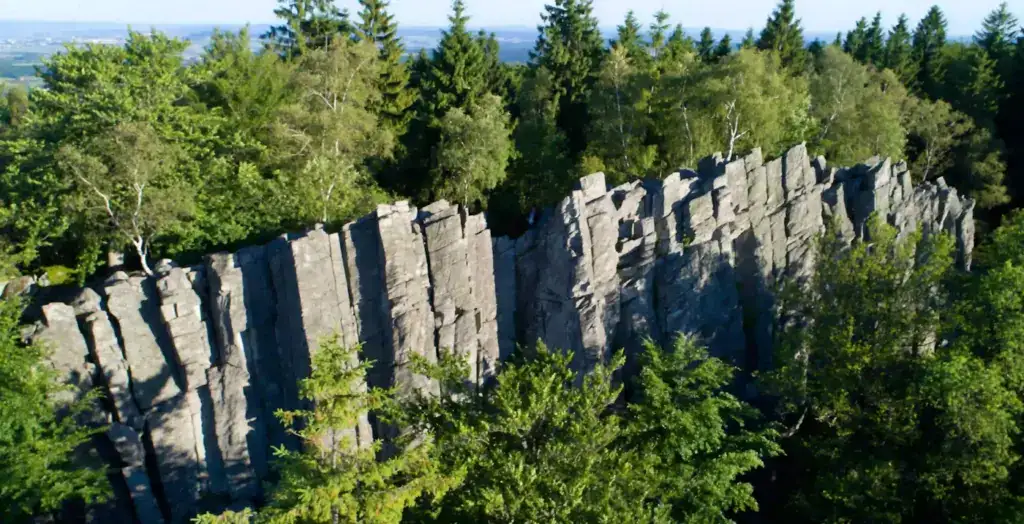 Steinwand in der Rhön
