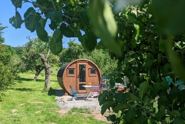 Übernachten im Schlaffass - Glamping in der Rhön im Biohotel Lindengut in Dipperz